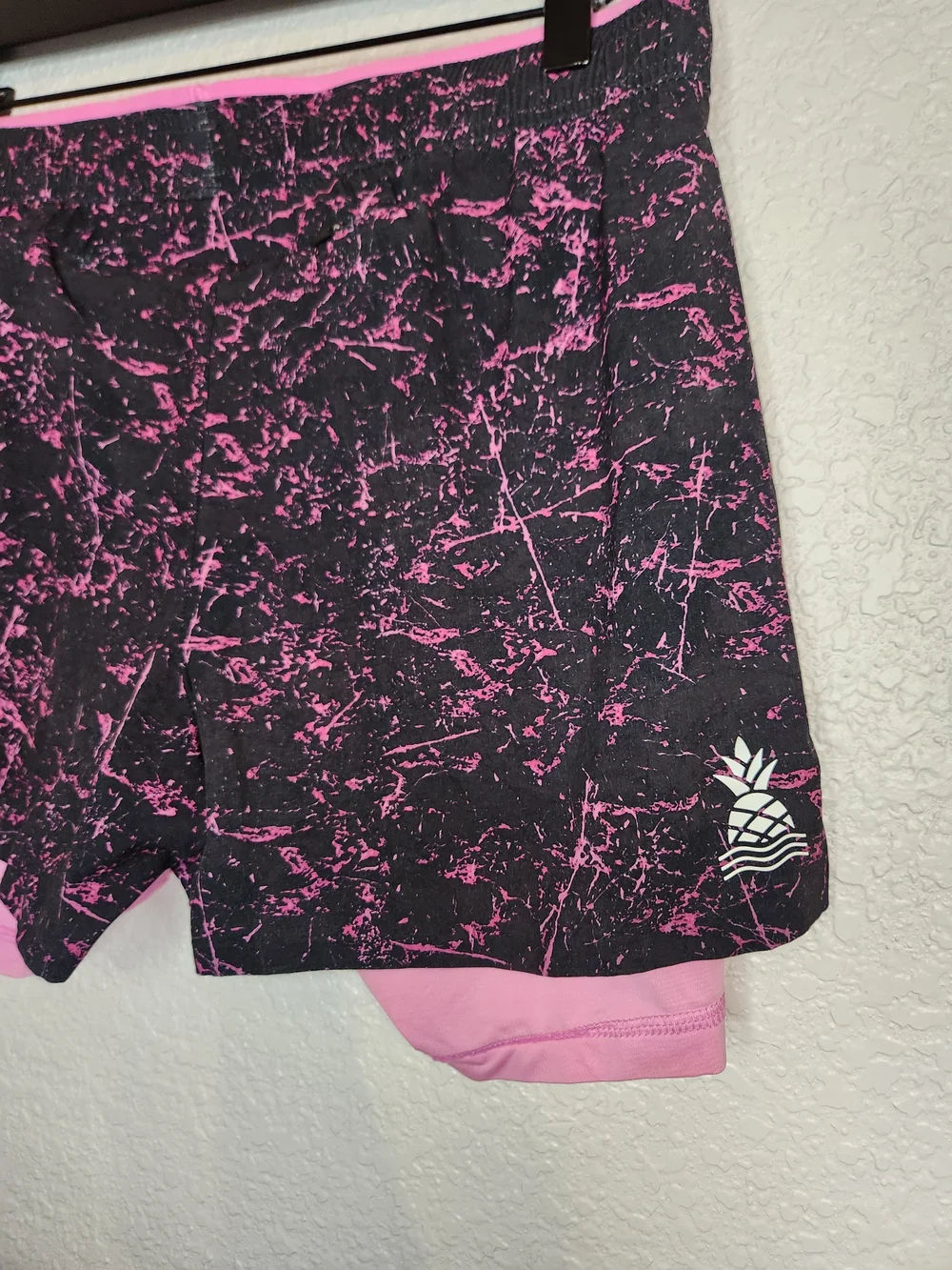 Chubbies Ultimate Training Short black and pink marble size S inseam 4